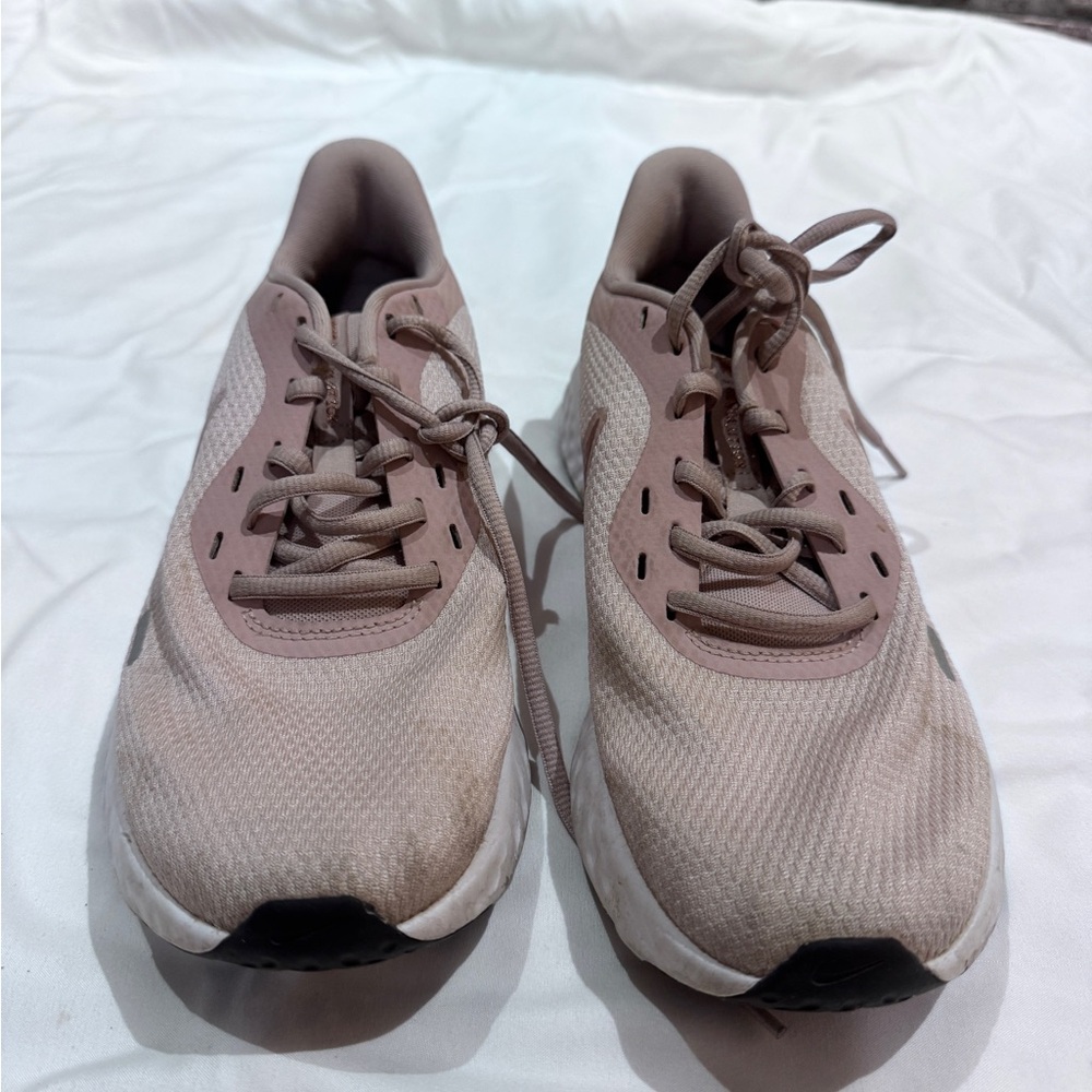 Nike Women's Light Pink Athletic Shoes